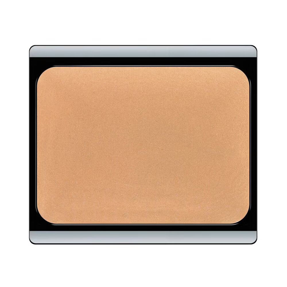 Compacte make-up in zilveren verpakking. Rechthoekige vorm met afgeronde hoeken. Lichtbruine kleur.