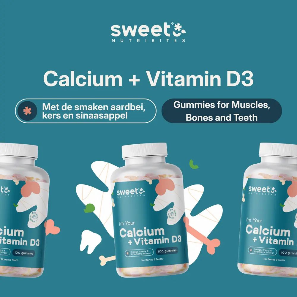 Drie flessen Sweet Nutribites Calcium + vitamine D3. Tekst: Calcium + vitamine D3, Gummies voor spieren, botten en tanden, 3 smaken.