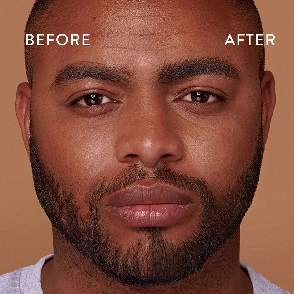 Gezicht van een man. Voor-en-na vergelijking van wenkbrauwen. Wenkbrauwen donkerder na gebruik.