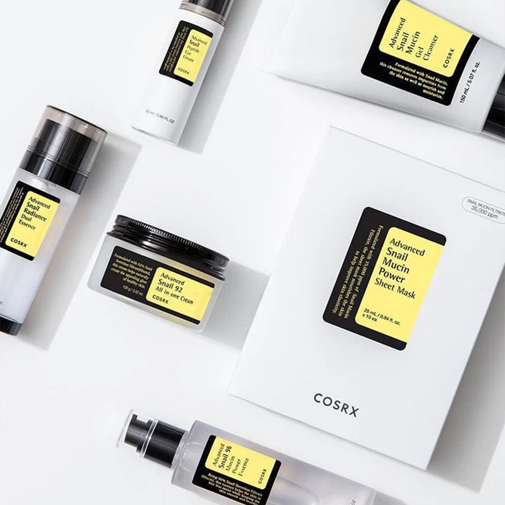 Diverse COSRX huidverzorgingsproducten, waaronder gel reiniger, essence en masker.