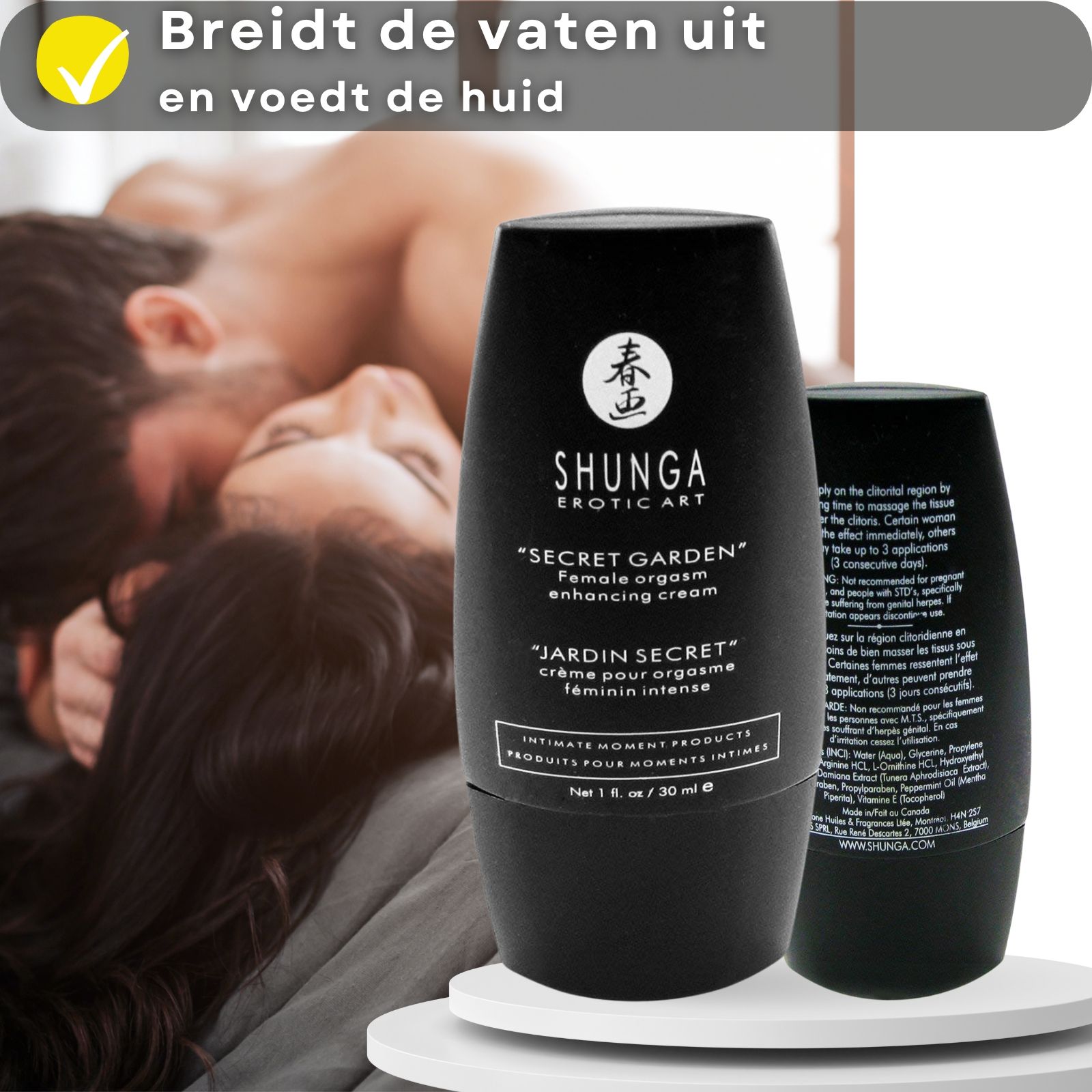 Productfles en tekst. Tekst in het Nederlands. Productnaam: Shunga. Paar op de achtergrond.