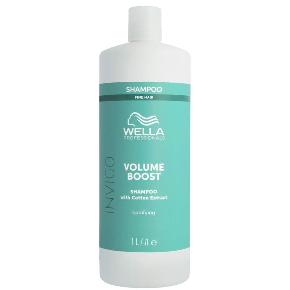 Witte shampoo fles met turquoise etiket. Opschrift: Wella Invigo Volume Boost Shampoo. 1L.