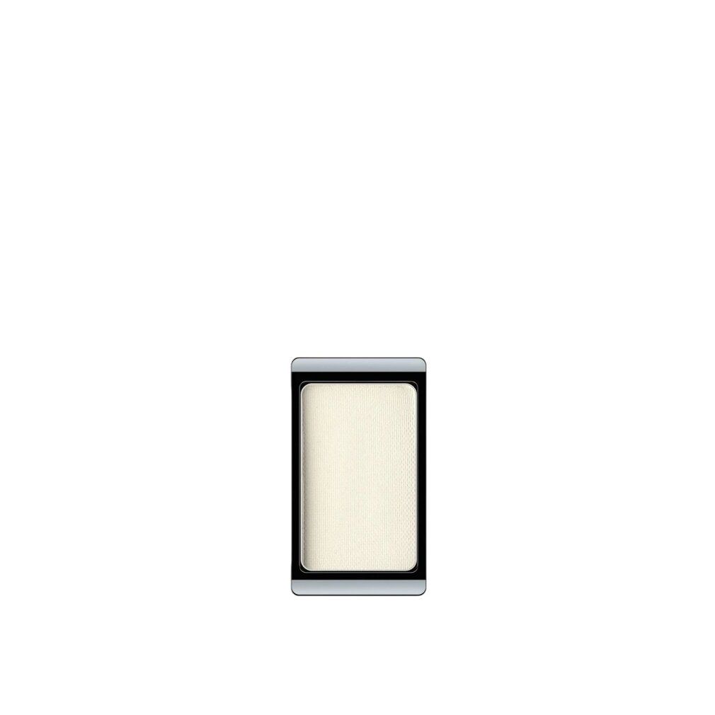Fard à paupières Artdeco Matt White 512 dans une boîte noire, isolé.