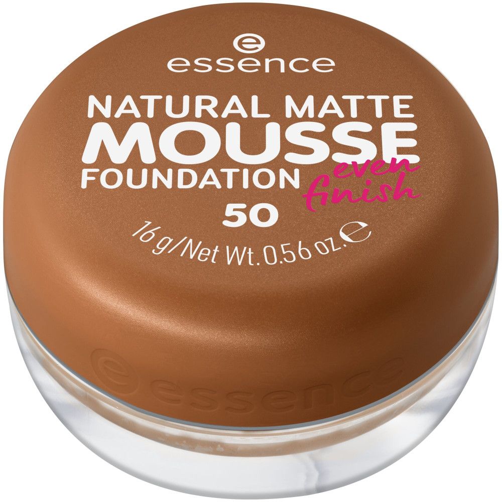 Bruine foundation in een transparante pot met bruin deksel. Op het deksel staat "NATURAL MATTE MOUSSE FOUNDATION 50".