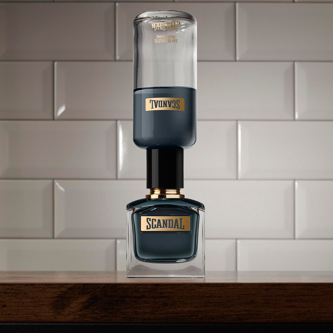 Twee Jean Paul Gaultier Scandal Eau de Toilette flacons gestapeld.
