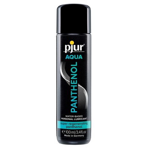 Flacon noir avec bouchon noir. Inscription : pjur AQUA Panthenol. Texte : Lubrifiant personnel à base d'eau. Panthenol super régénérant.