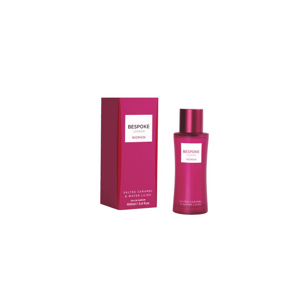 Flacon et boîte roses. Inscription: Bespoke London, Woman, Salted Caramel & Water Lilies. 100ml.