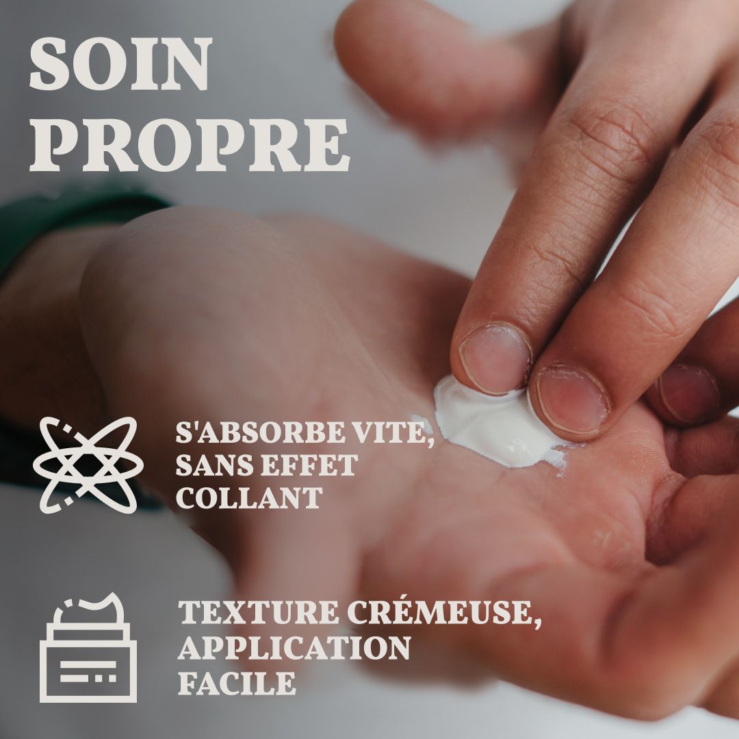 Crème appliquée sur la paume, absorption rapide.