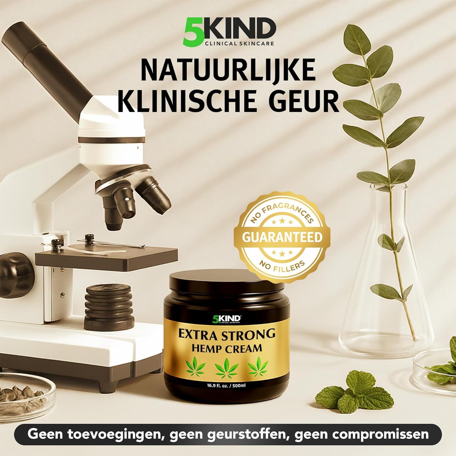 Microscoop en reageerbuizen. 5Kind hennepcrème pot ernaast. Zegel: Geen geurstoffen, geen vulstoffen.