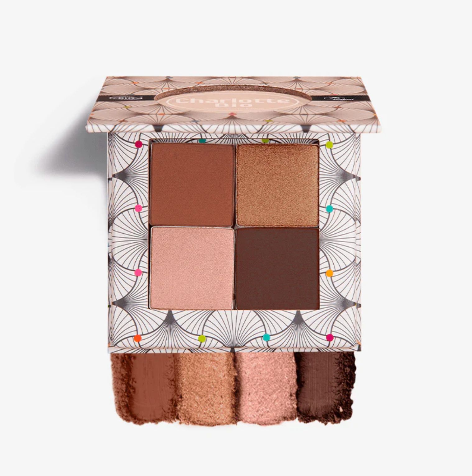 Oogschaduw palette met vier tinten. Verpakking met geometrisch patroon. Merk Charlotte Bio.