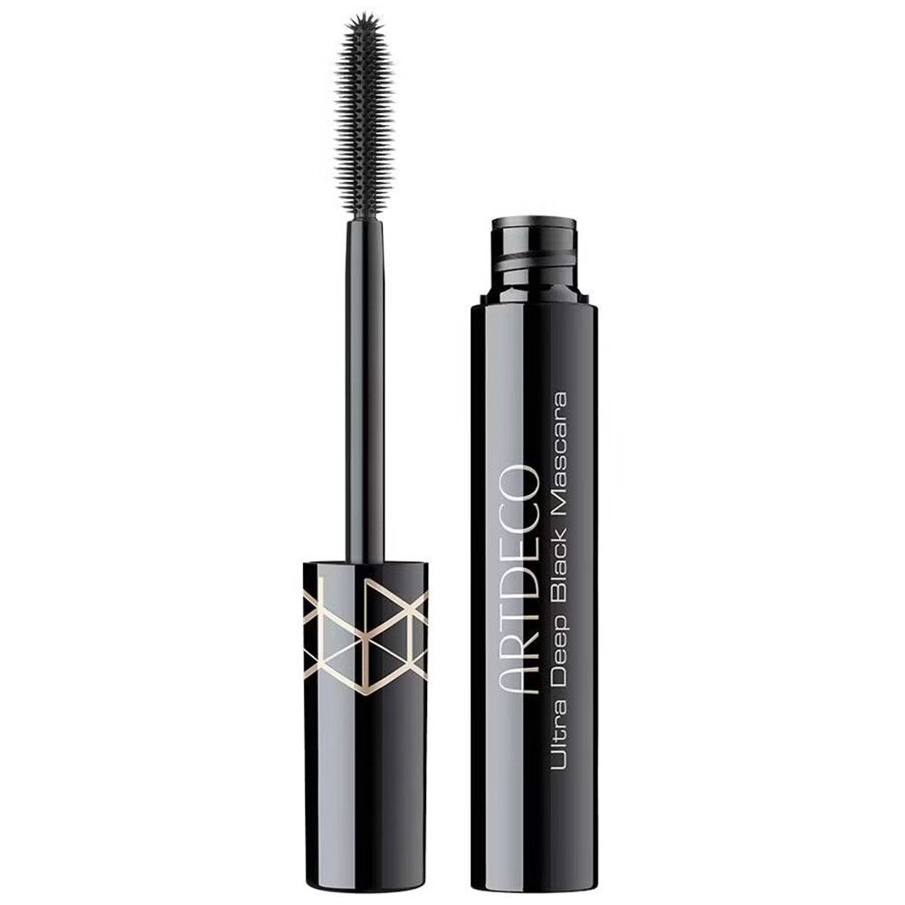 Tube de mascara noir avec brosse ouverte. Inscription : ARTDECO Ultra Deep Black Mascara. Bouchon noir.
