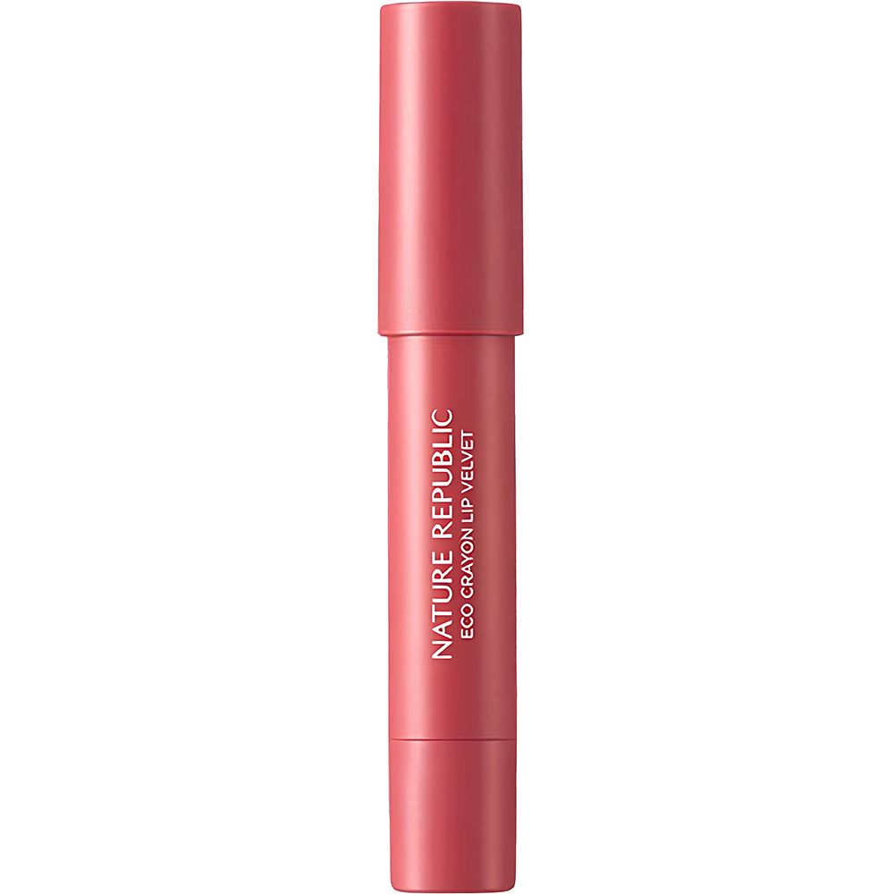 Een rode lippenstift met dop. Opschrift: NATURE REPUBLIC ECO CRAYON LIP VELVET.