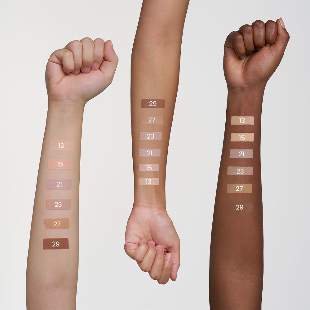 Huidtinten met aangebrachte BB cream kleurstalen en nummers 13, 15, 21, 23, 27, 29.