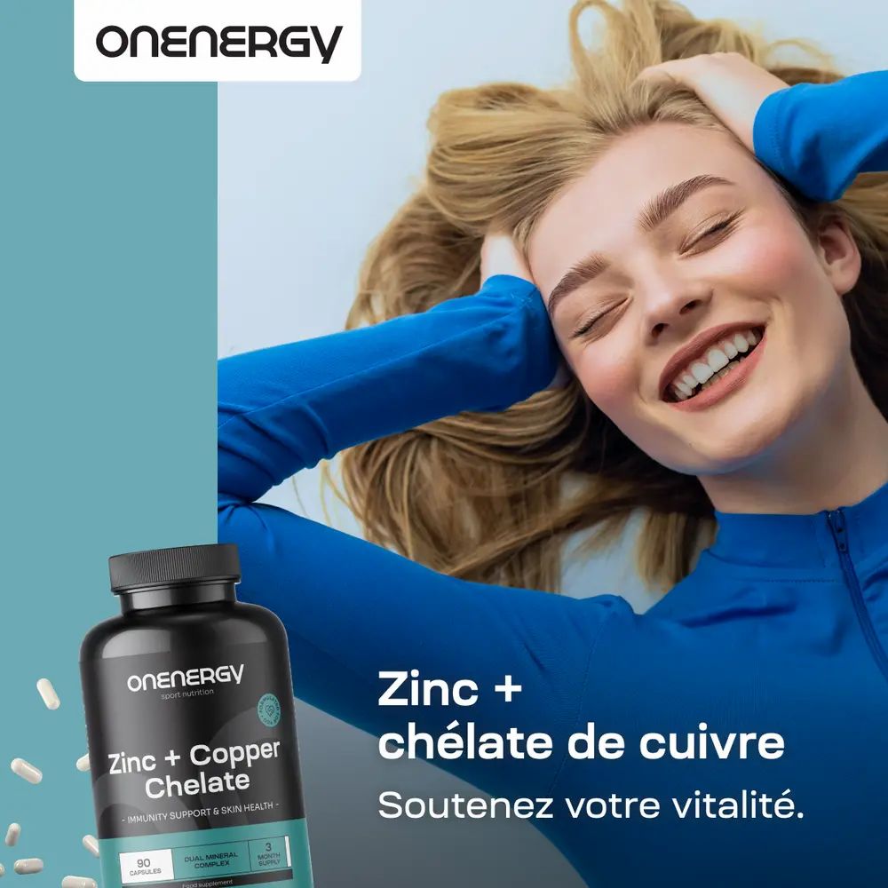 Femme avec une bouteille de Zinc + Chélate de Cuivre. Soutient la vitalité.