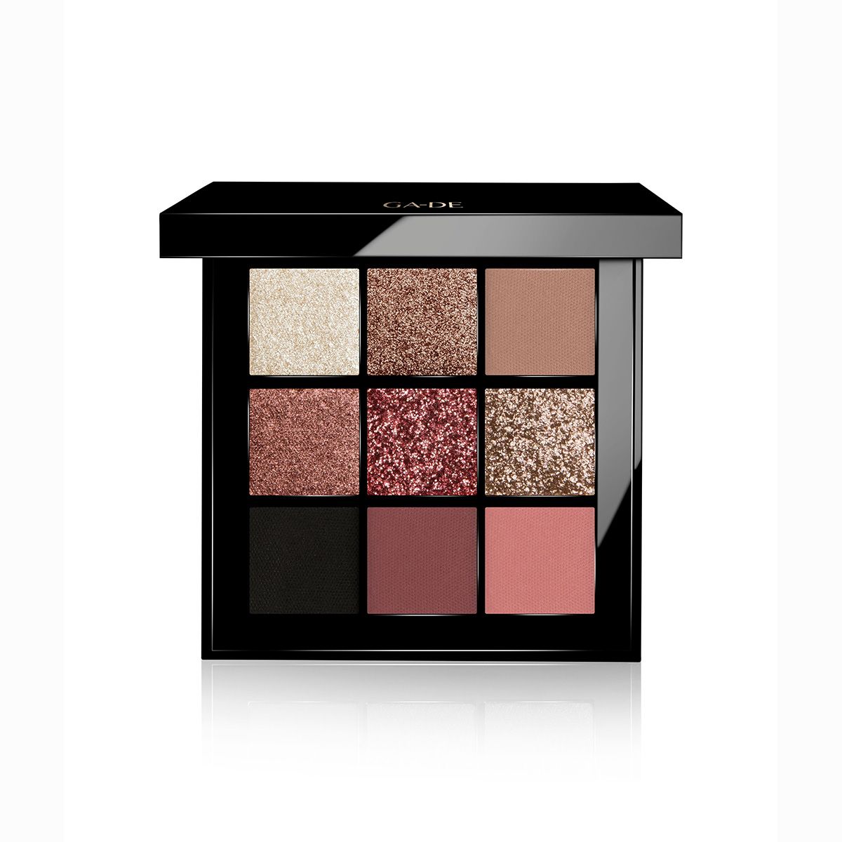 Palette de fards à paupières noire avec neuf teintes. "GA-DE" est écrit en haut. Les couleurs sont brillantes et mates, dans des tons roses et bruns.