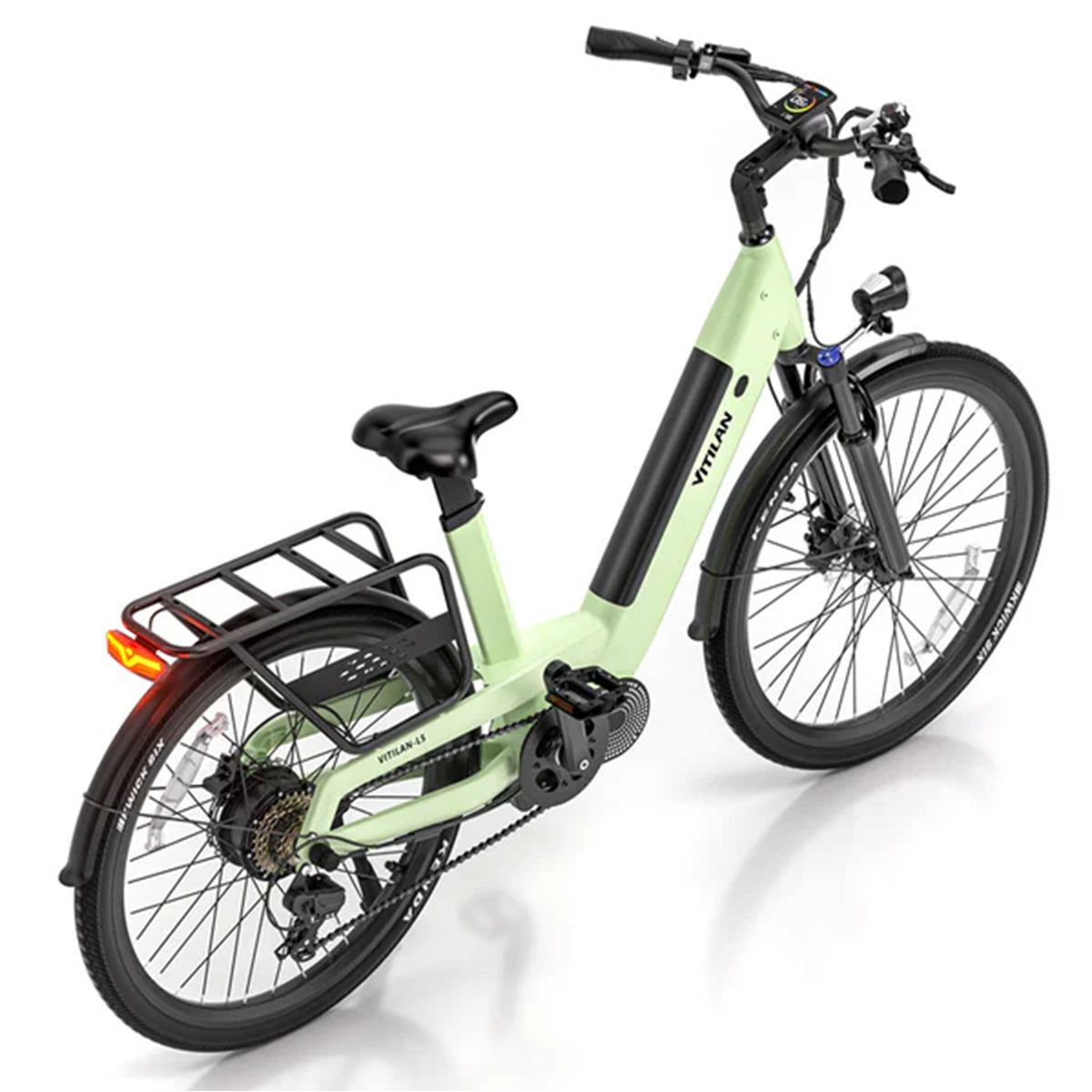 Lichtgroene Vitilan L5 elektrische fiets. Zwarte banden, bagagerek en achterlicht. Achteraanzicht.