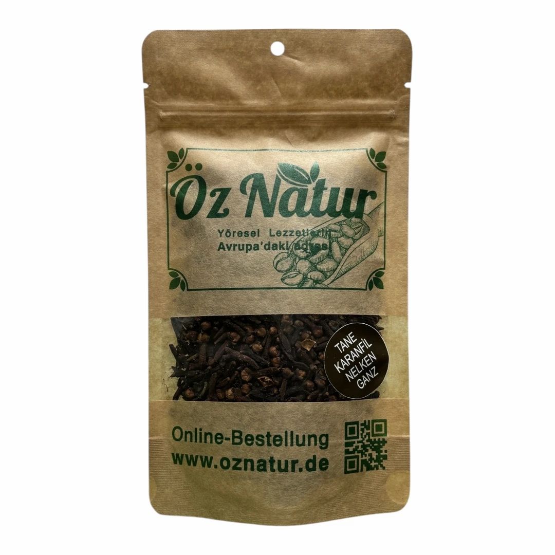 Verpakking met hele kruidnagels. Opschrift: Öz Natur, Nelken ganz. QR-code en websiteadres.