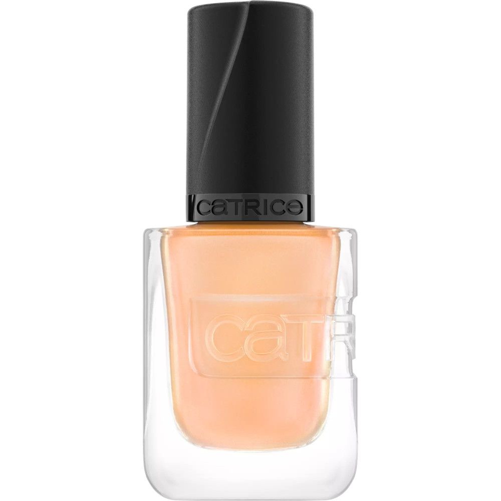 Flacon de vernis à ongles avec bouchon noir. Vernis à ongles orange clair. Nom de la marque sur le flacon.