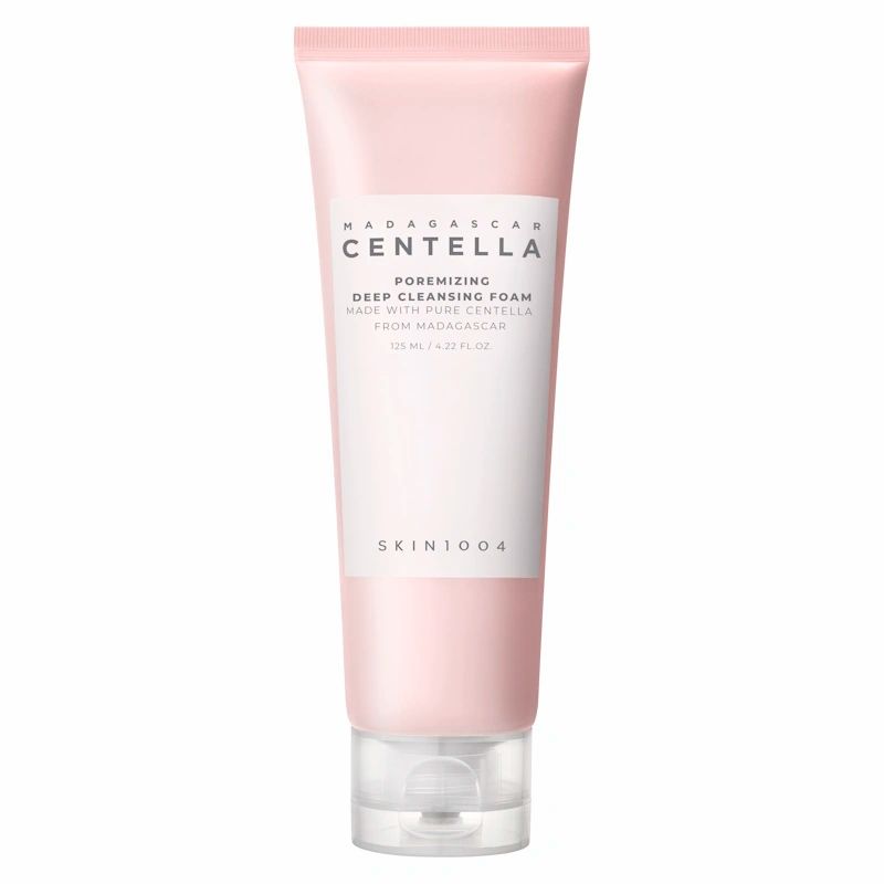 Tube rose avec étiquette blanche, SKIN1004 Madagascar Centella Poremizing Deep Cleansing Foam.
