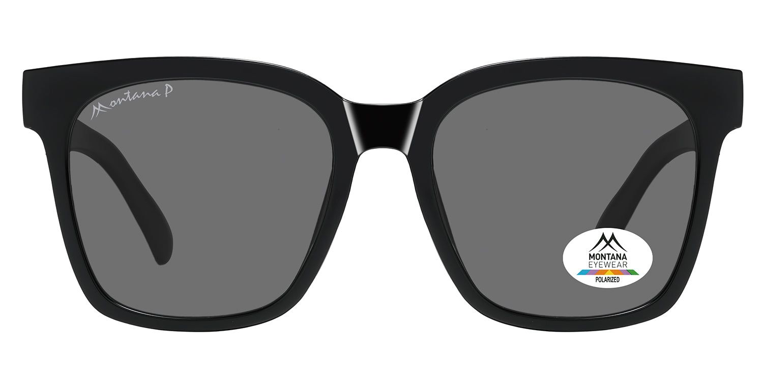 Lunettes de soleil noires avec verres gris. Logo Montana Eyewear sur le verre et la branche. Forme rectangulaire, monture large.