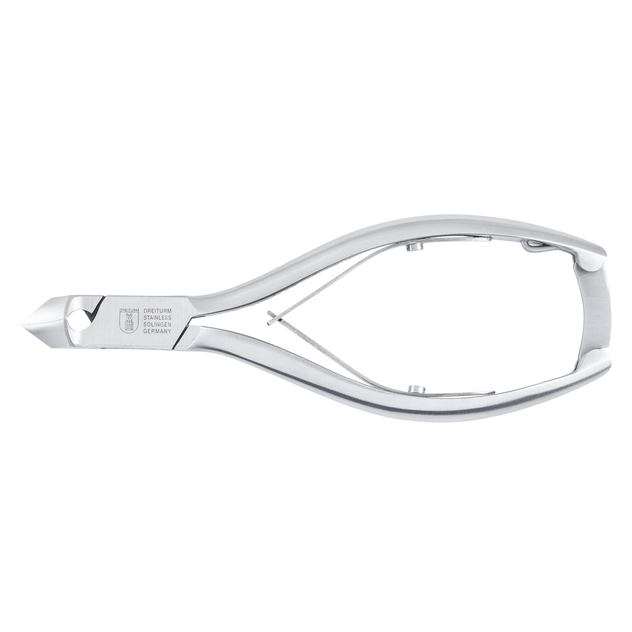 Metalen nagelknipper. Gebogen vorm met scherpe messen. Logo en tekst van de fabrikant zichtbaar.