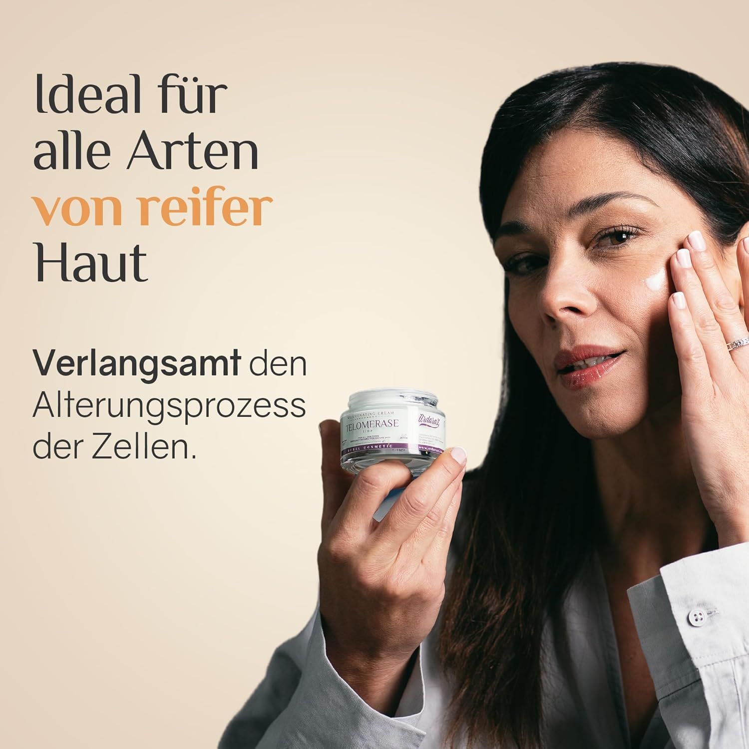 Vrouw met Ardaraz Gezichtscrème Telomerase, voor rijpere huid.