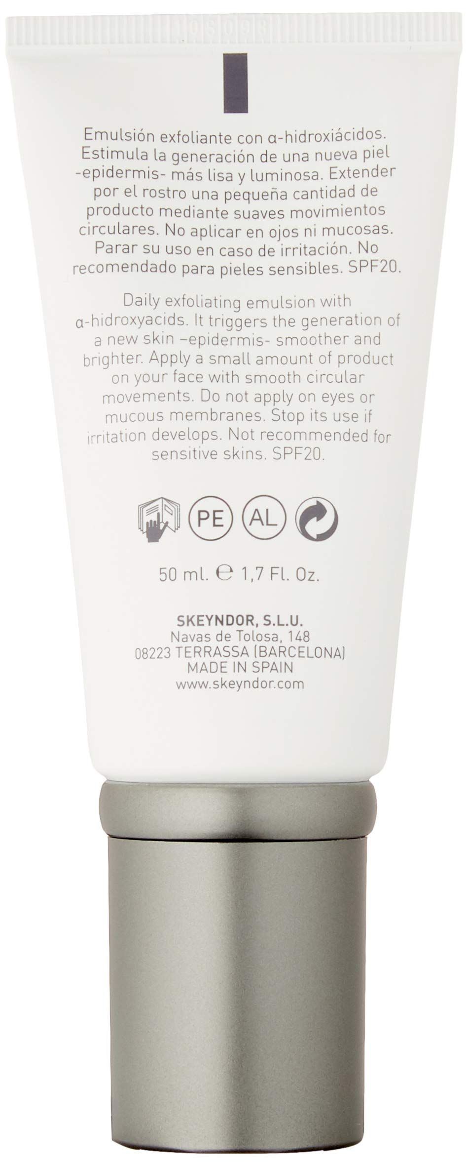 Achterkant van de tube. Tekst: Emulsie met alfa-hydroxyzuren. 50 ml. 1,7 fl. oz. Skeyndor logo. Gemaakt in Spanje. SPF20.