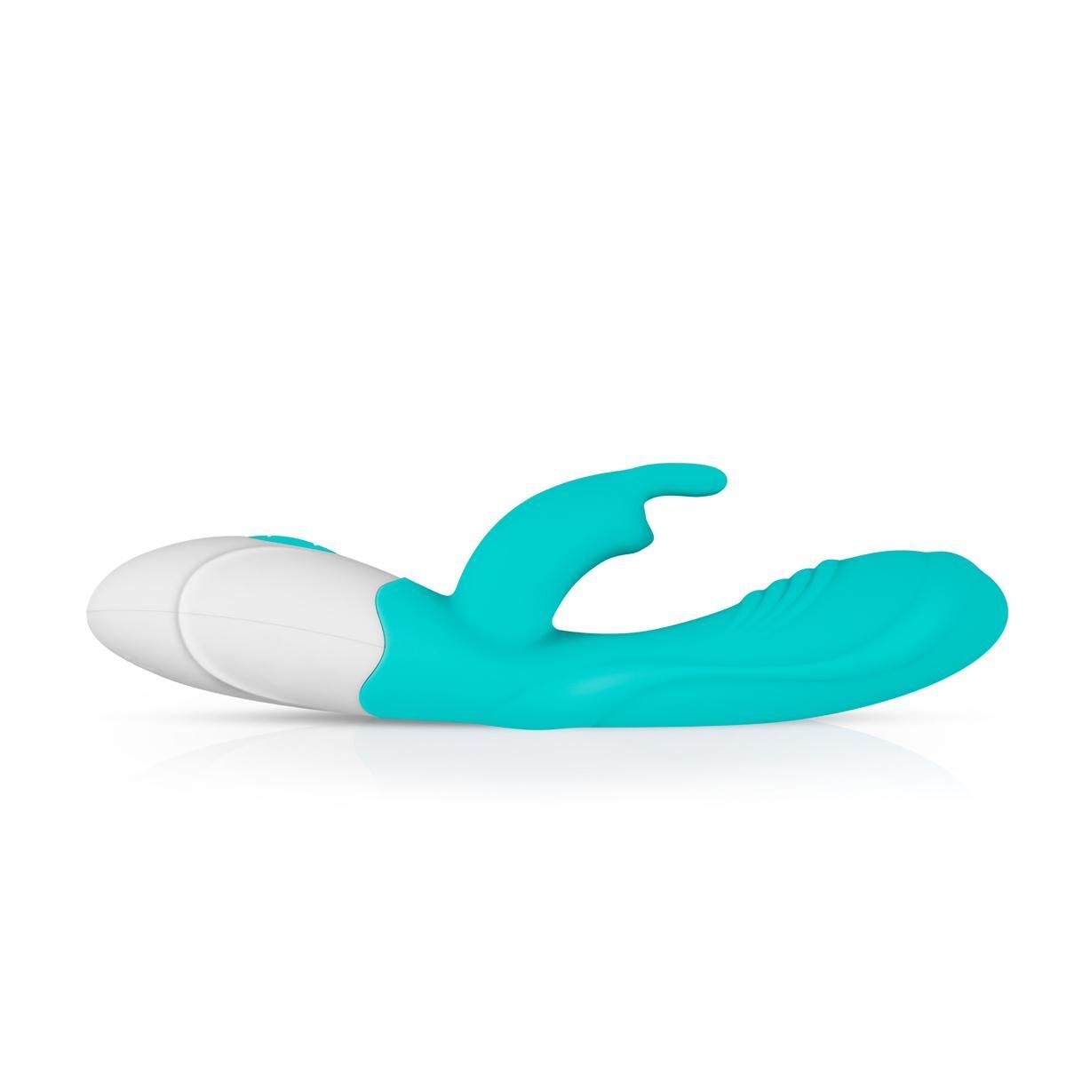 Turquoise-wit wellnessproduct. Vorm: gebogen, met twee uiteinden. Op witte achtergrond.