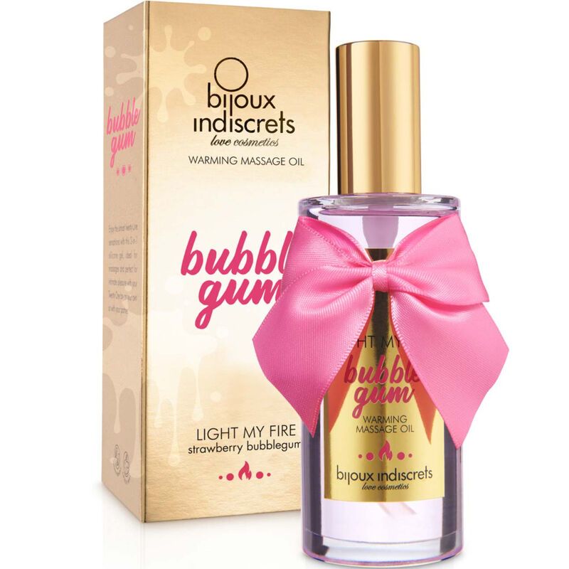 Massageolie flesje naast bijpassende verpakking. Beide met "Bubble Gum" design, roze strik en gouden accenten.