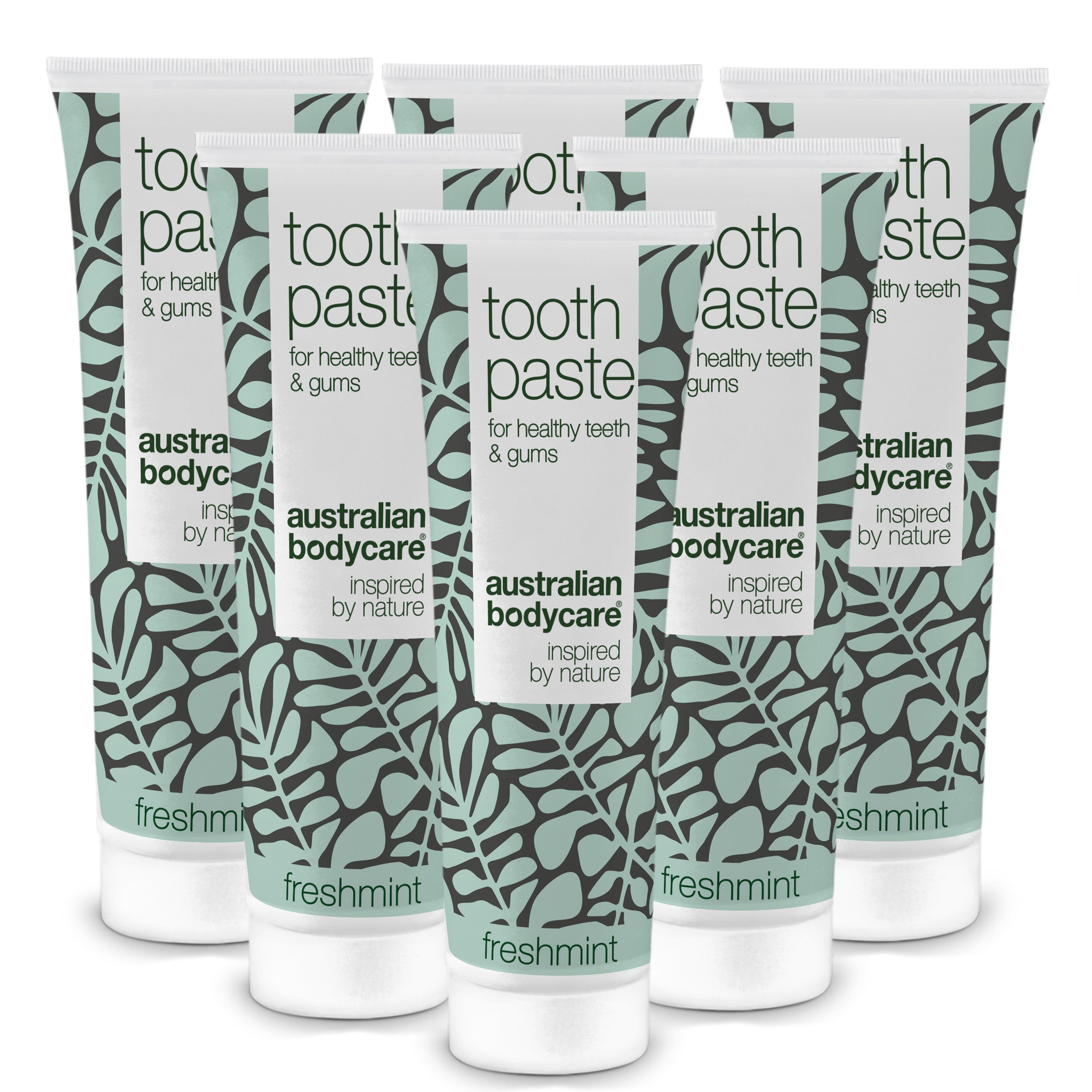 Witte tandpastatubes met groen patroon en tekst. Merk: Australian Bodycare. Meerdere tubes.