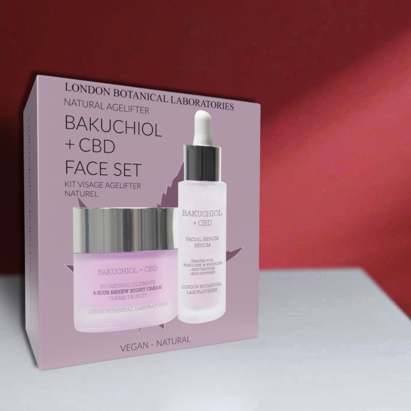 Gezichtsset met crème en serum. Verpakking met productnaam en logo. Vegan en natuurlijk label.