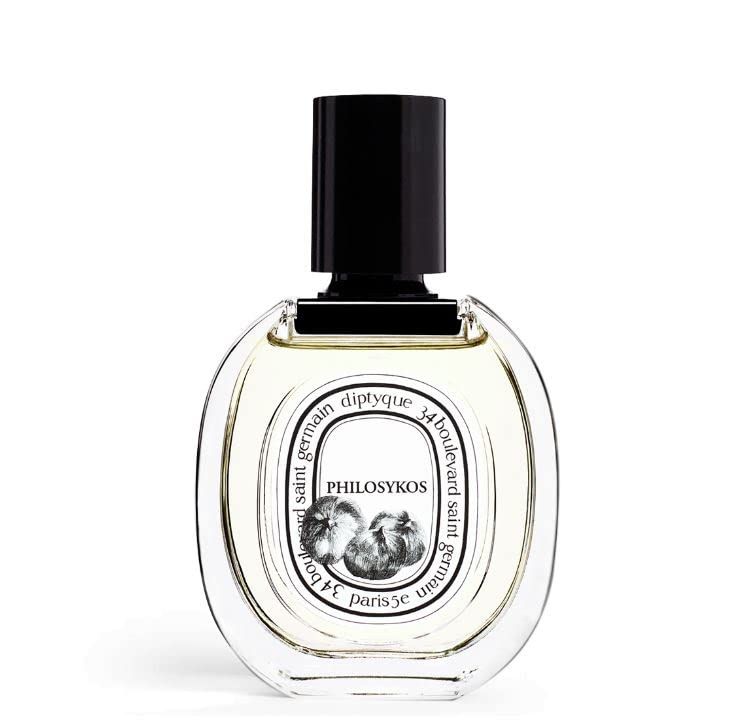 Flacon de parfum avec bouchon noir. Étiquette blanche avec texte et illustration. Flacon ovale transparent.