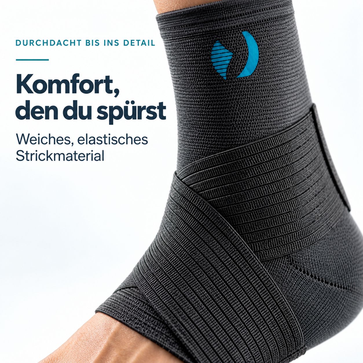Genouillère noire en tricot élastique avec logo bleu.