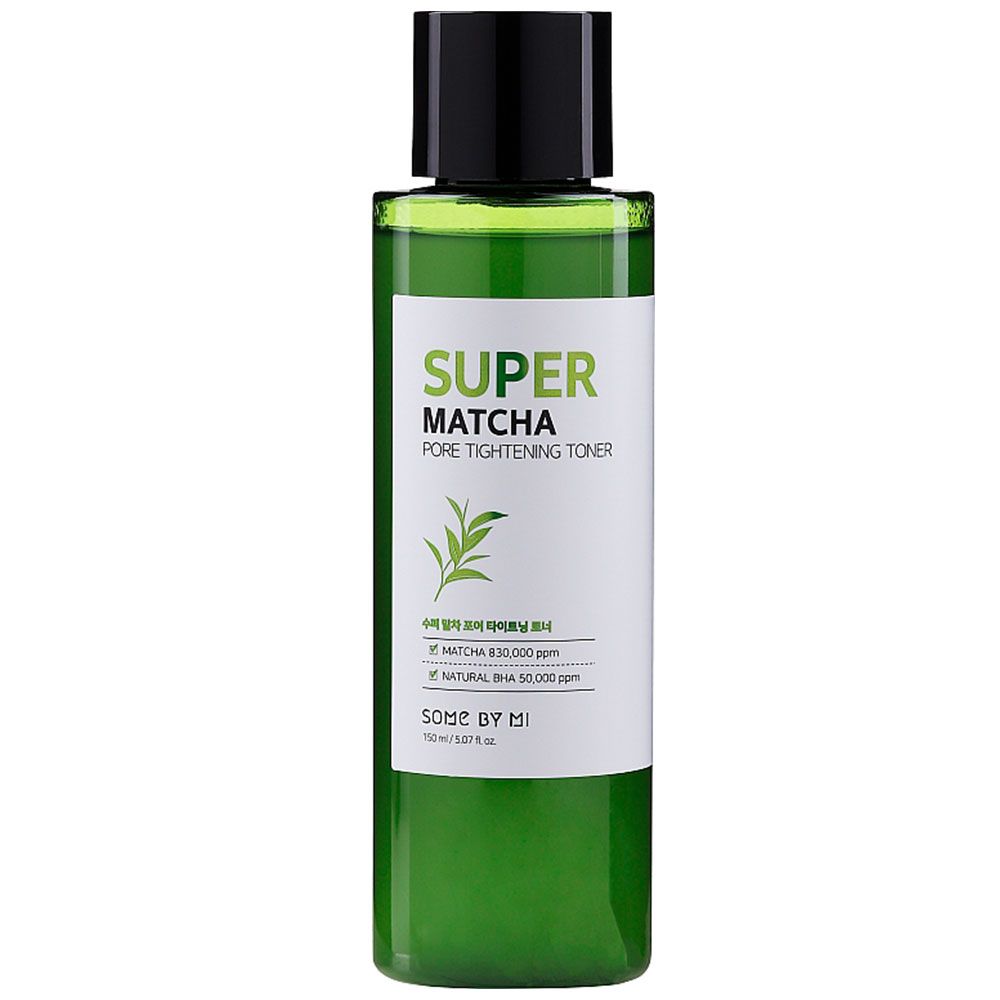 Toner en flacon vert avec bouchon noir. Étiquette indiquant 'SUPER MATCHA PORE TIGHTENING TONER'.