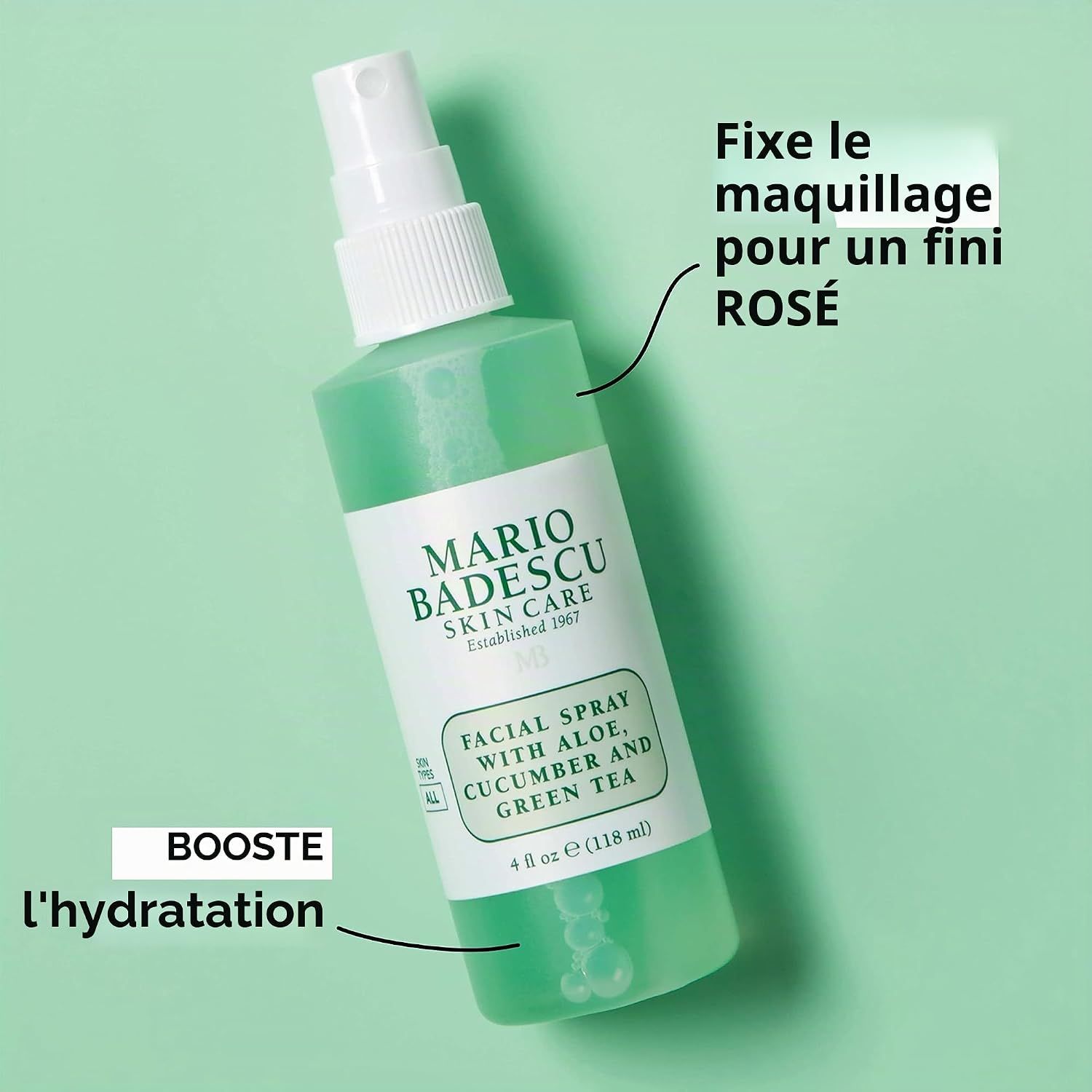 Vaporisateur facial Mario Badescu à l'aloe, concombre et thé vert, gros plan du flacon.