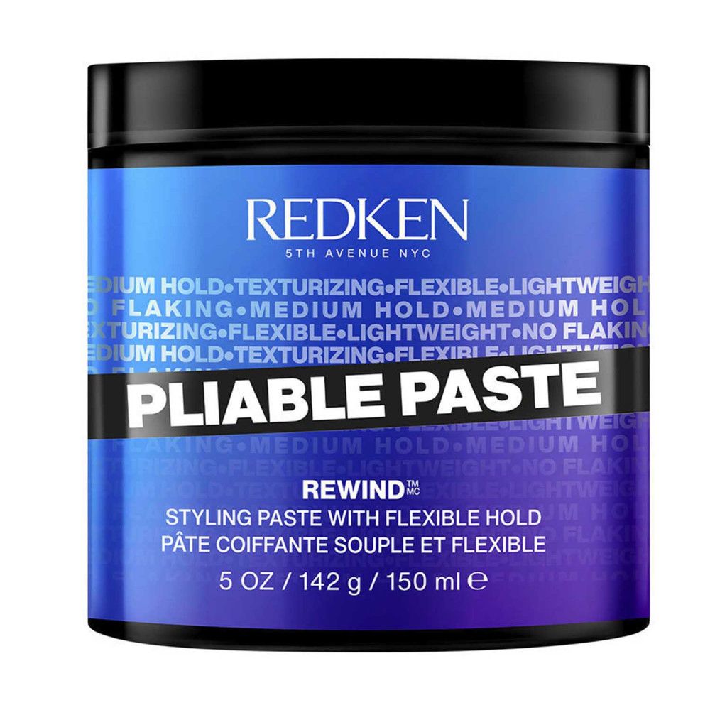 Zwarte pot met blauw etiket. Opschrift: Redken Pliable Paste. Texturerende pasta voor flexibele styling. Franse benaming.
