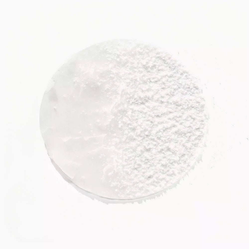 Witte poeder op witte achtergrond. De ene helft is poederachtig, de andere heeft een gelachtige textuur.