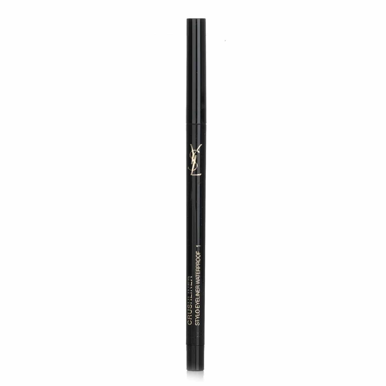 Zwarte Yves Saint Laurent Crushliner Stylo WP 1 eyeliner. Gouden logo. Op witte achtergrond.