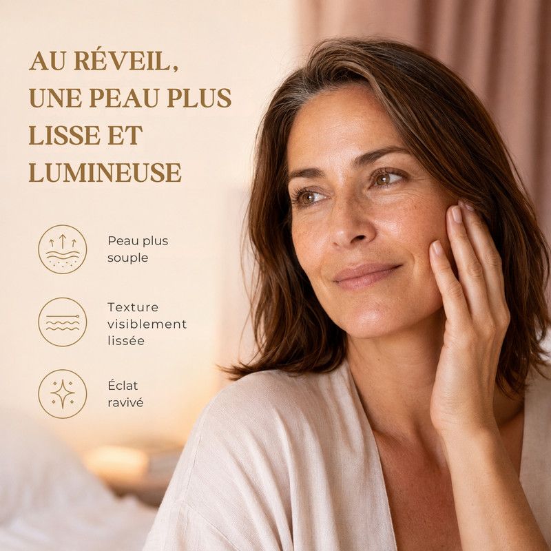 Femme à la peau lisse et lumineuse touchant son visage. Icônes indiquant une peau plus souple, une texture visiblement lissée et un éclat ravivé.