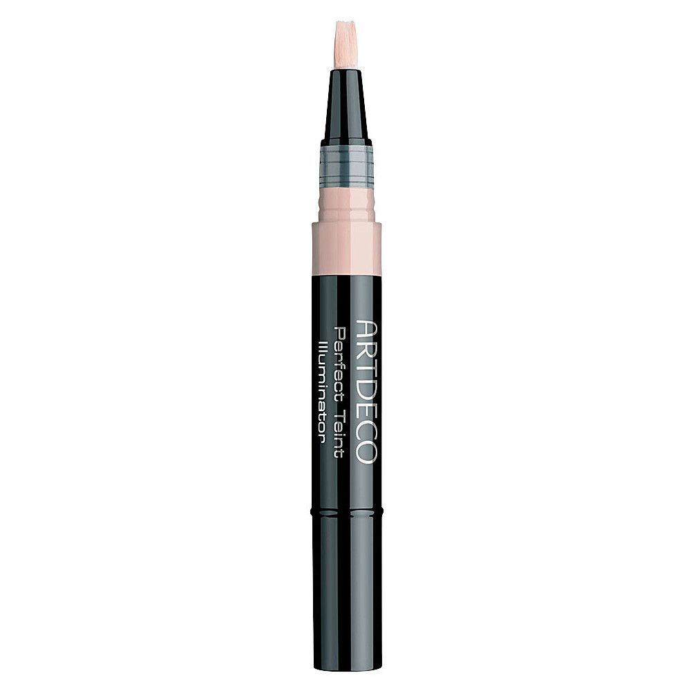 Artdeco Perfect Teint Illuminator. Zwarte pen met roze vloeistof en applicator. Productnaam en merk zichtbaar.