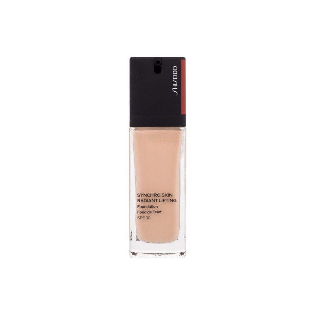 Flacon de fond de teint Shiseido Synchro Skin Radiant Lifting. Flacon rectangulaire en verre avec bouchon noir. Nom et marque visibles.