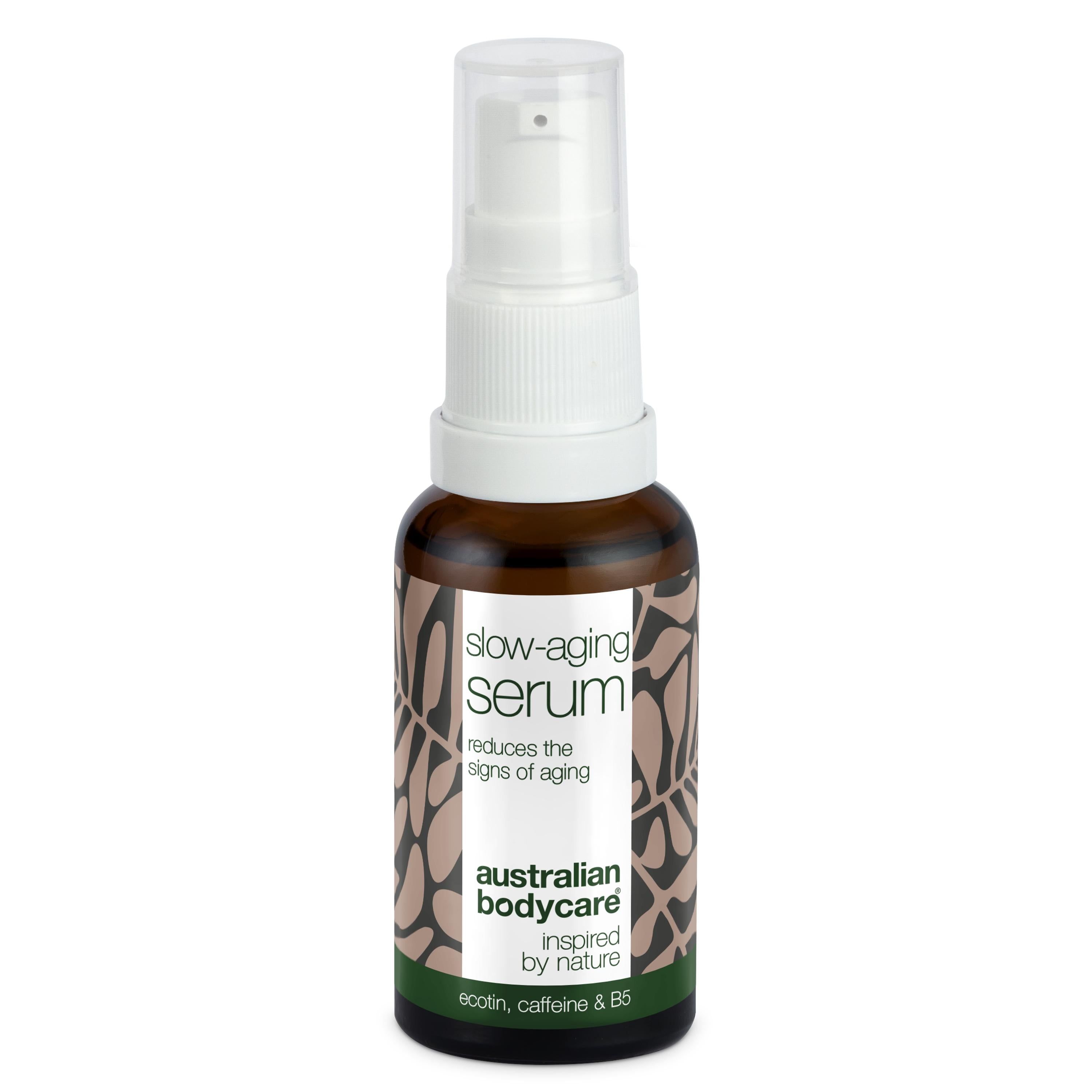 Bruine serumfles met witte pomp. Opschrift: slow-aging serum, australian bodycare.