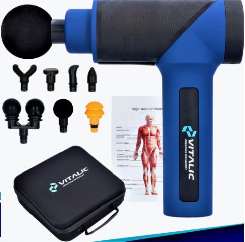 Pistolet de massage avec accessoires, étui noir avec logo. Comprend des embouts, un manuel et une illustration anatomique.