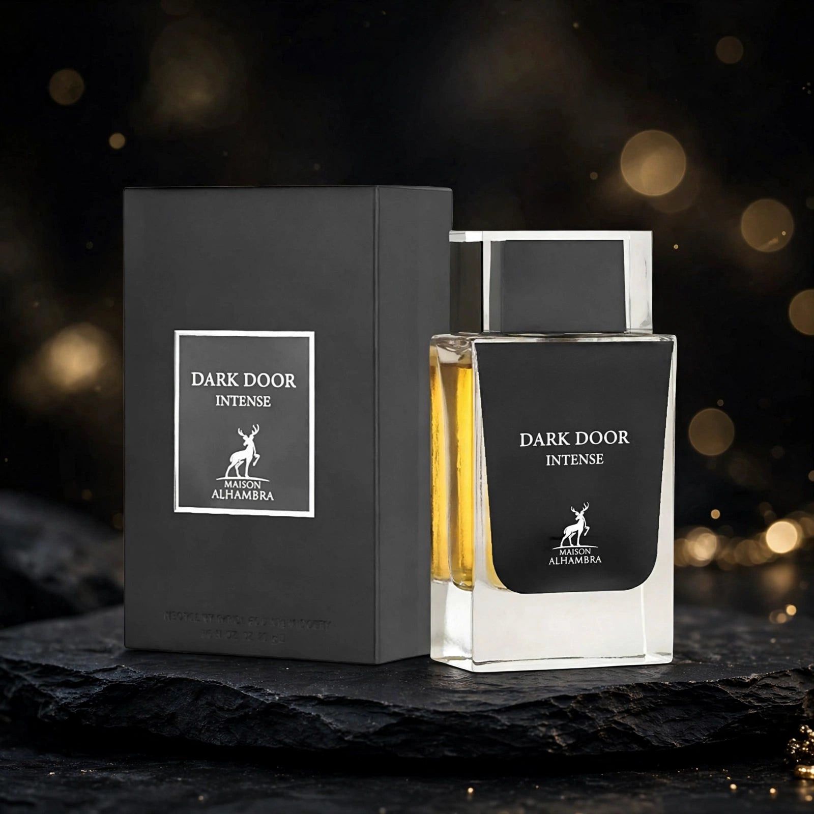 Flacon de parfum noir avec bouchon argenté et boîte assortie.