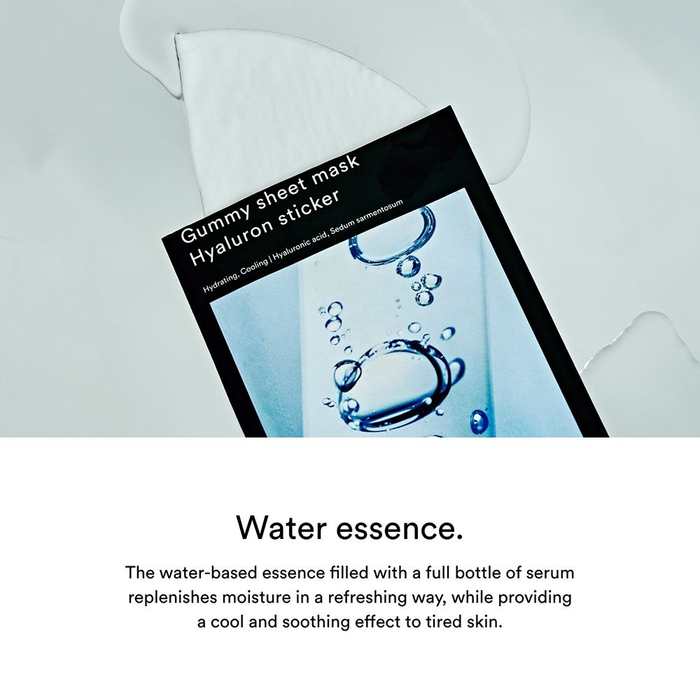 Gros plan sur l'emballage noir avec nom du produit et ingrédients. Essence d'eau.