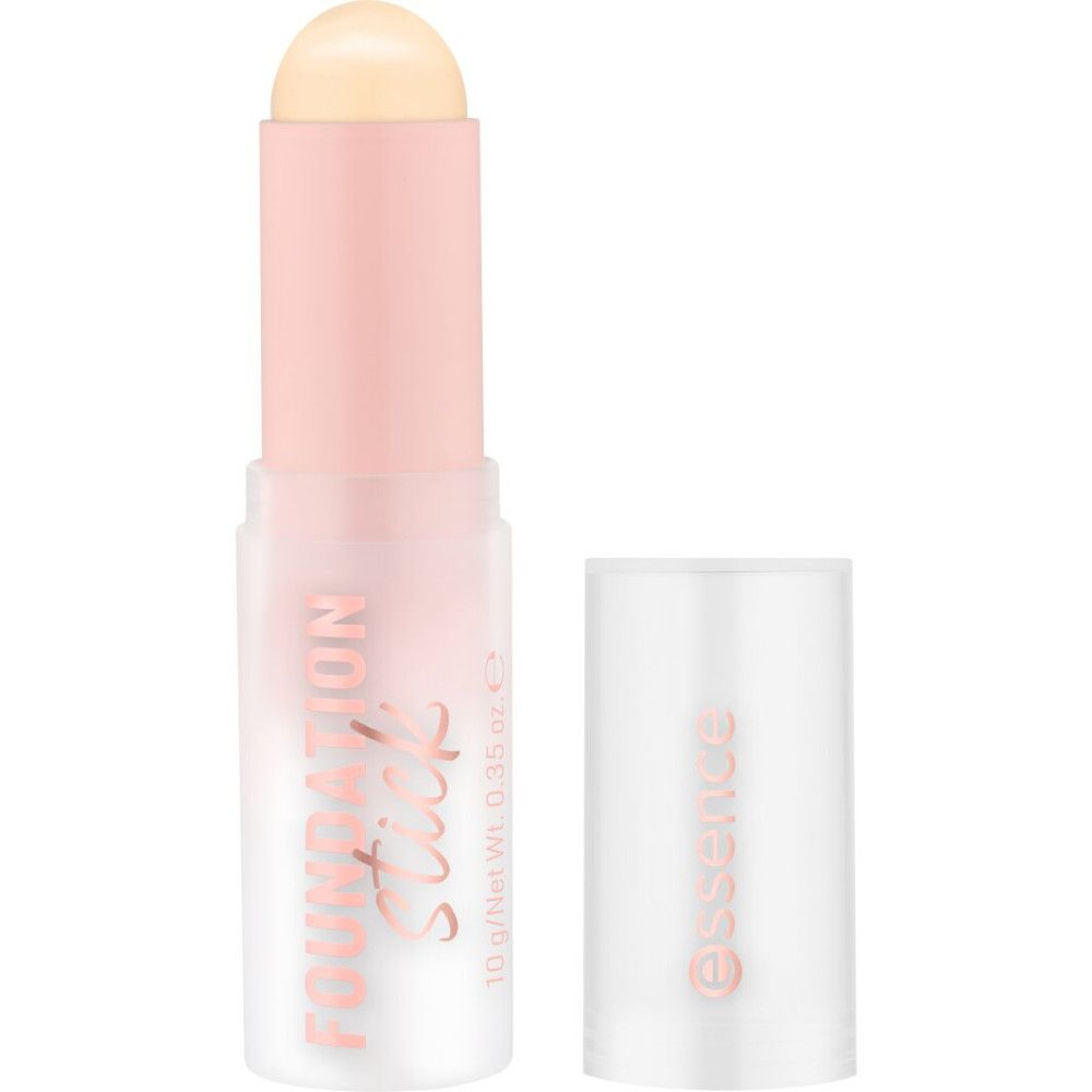Foundation stick met open deksel. Opschrift: Foundation Stick, Essence. 10 g/Net wt 0.35 oz e.