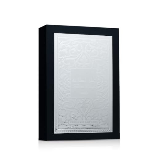 Emballage noir avec garniture argentée. Inscription en caractères arabes.