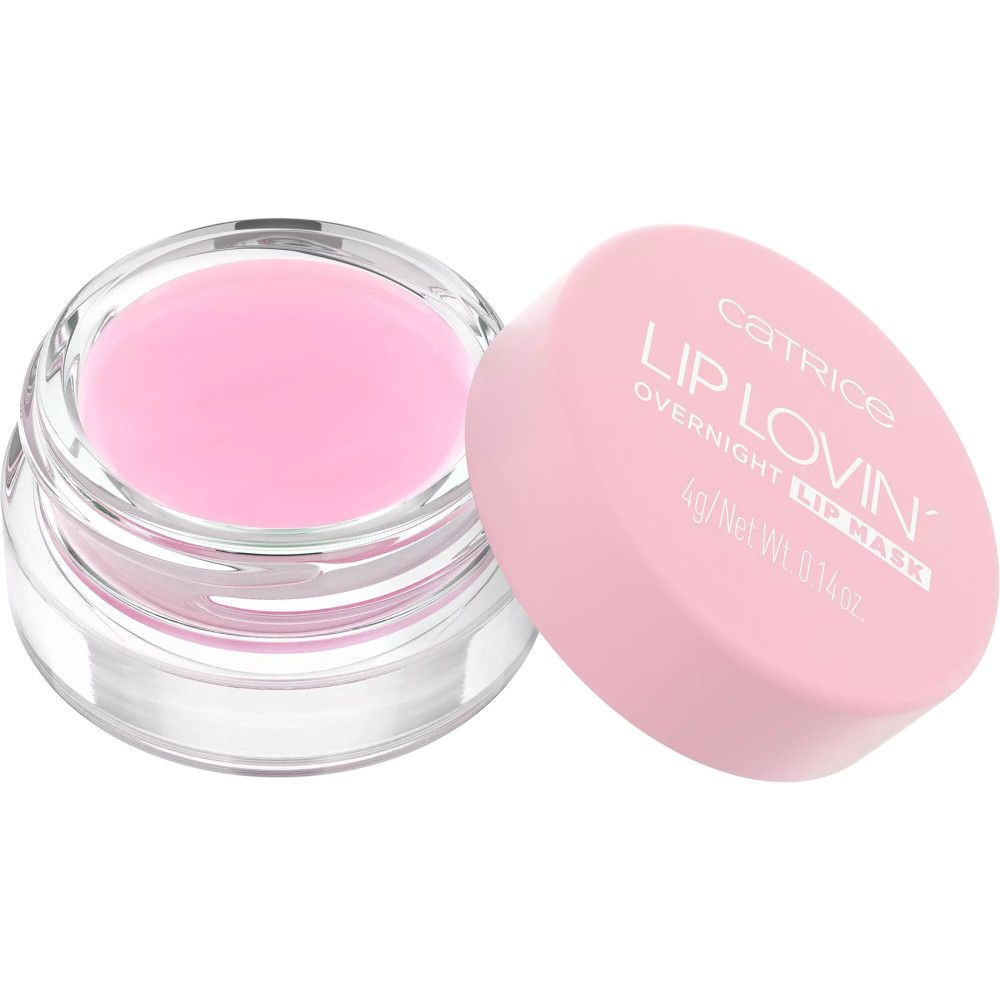 Pot ouvert de masque à lèvres rose. Couvercle à côté. Sur le couvercle, "CATRICE LIP LOVIN' OVERNIGHT LIP MASK".