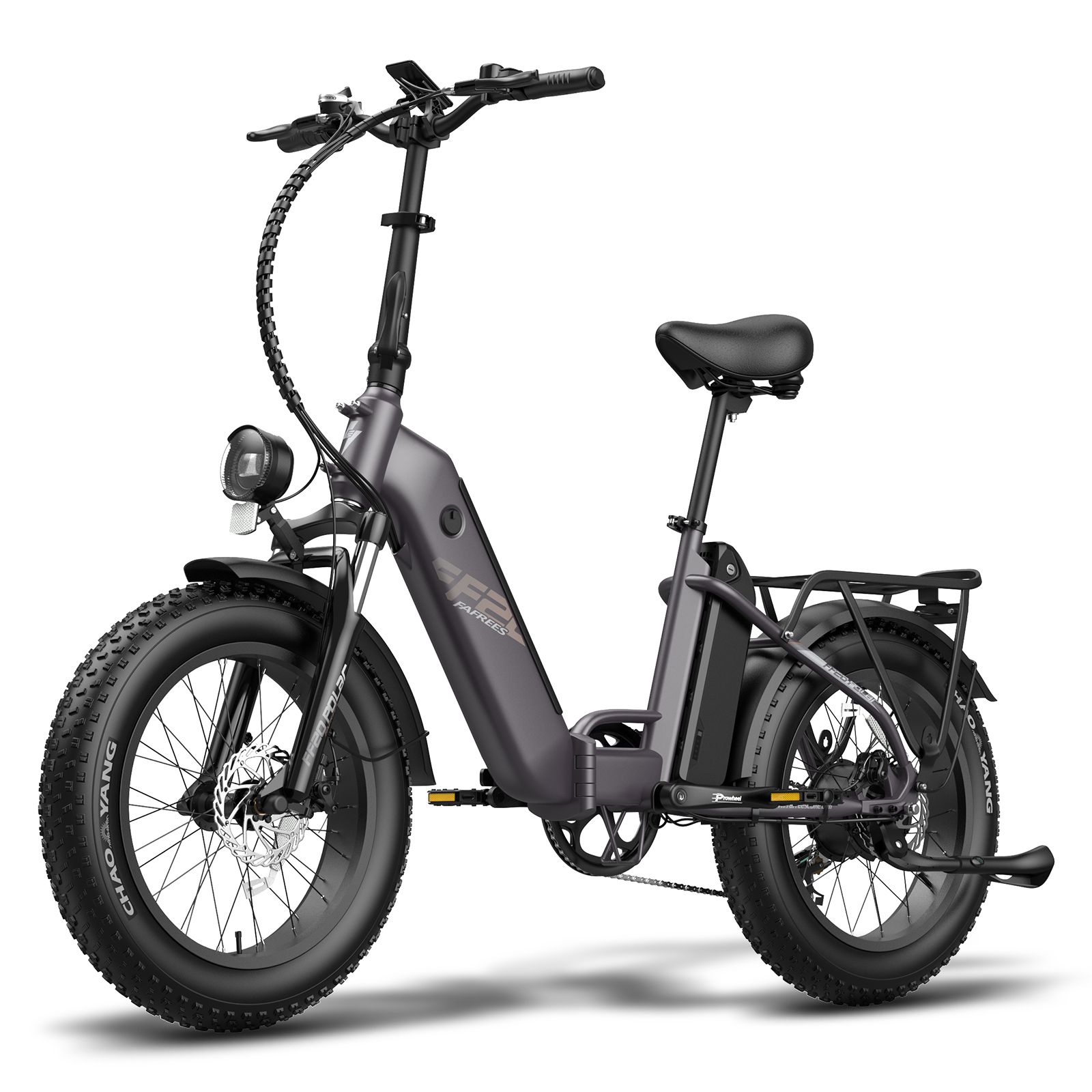 Grijze opvouwbare e-bike met brede banden, bagagerek en koplamp. Accu op frame.