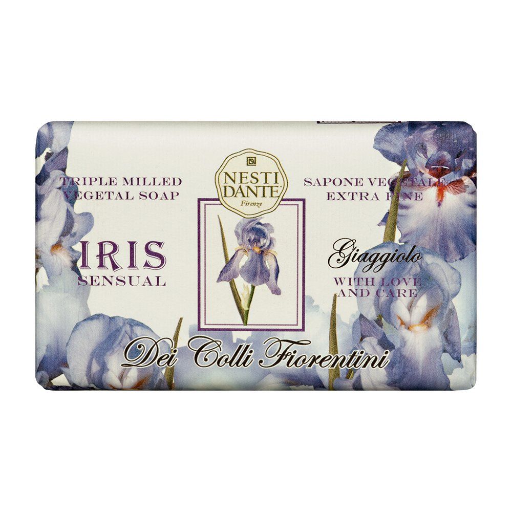 Rechthoekige zeep met irisbloemmotief. Tekst: Nesti Dante, Iris Sensual, Giaggiolo. Opschrift: Dei Colli Fiorentini, Triple Milled Vegetal Soap, Sapone Vegetale Extra Fine.